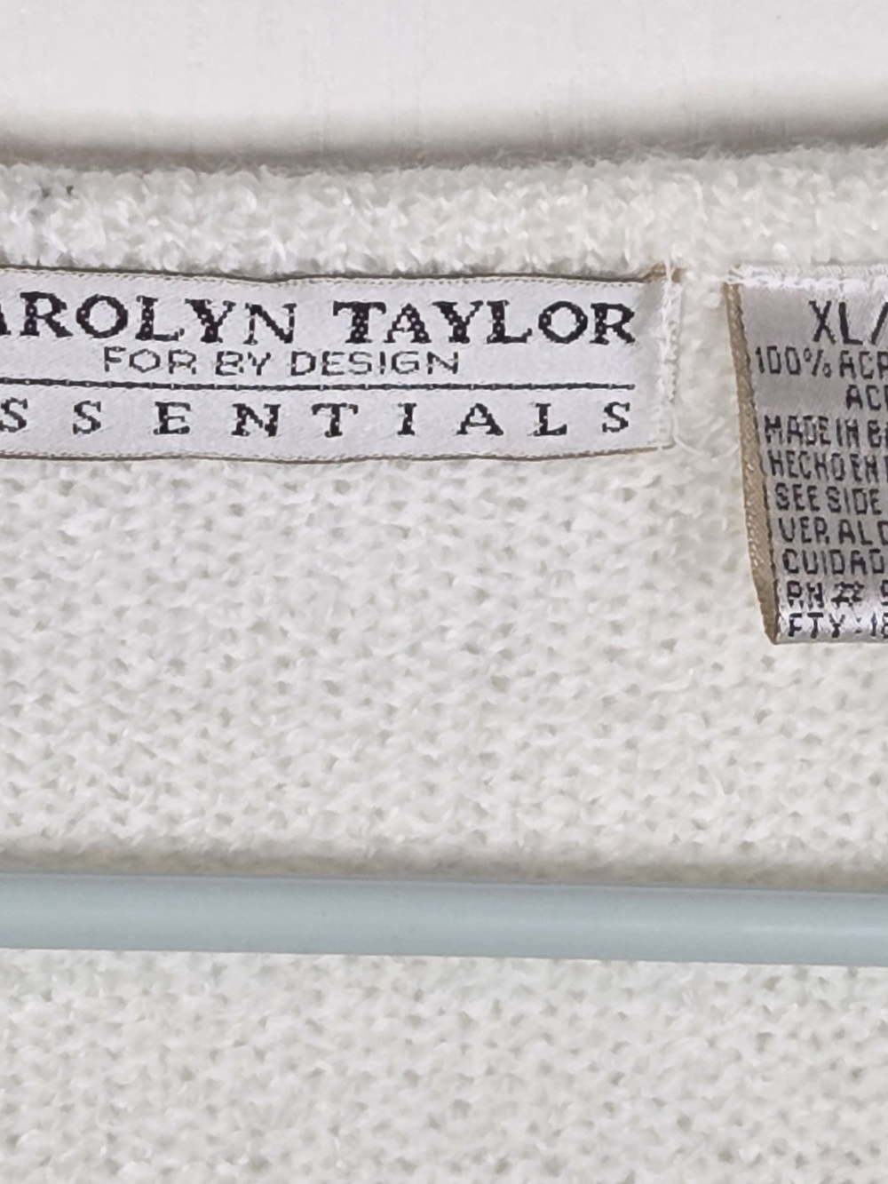 Carolyn Taylor Essentials White V-Neck Pullover Knit Sweater – NWT - Picture 5 of 7